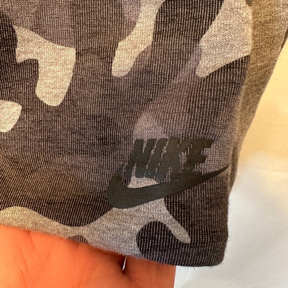 Nike Women's Medium Tech Fleece Sweatshirt Camo Crew Top Thermal Zip Back - Picture 5 of 11